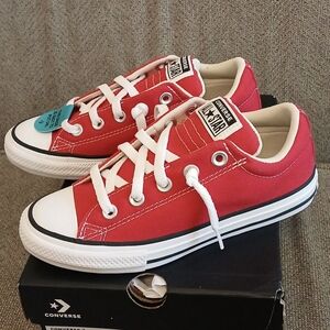 NIB Kid's Red Canvas Converse All Star Low Top Sneakers, Sz 2 Youth